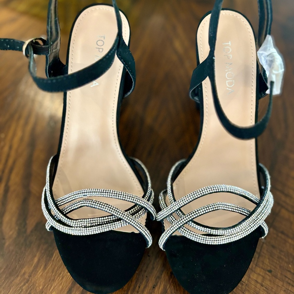 TOP Moda Black Heels with Elegant Straps